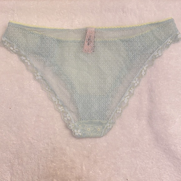 Victoria’s Secret Cheekini - Picture 2 of 2